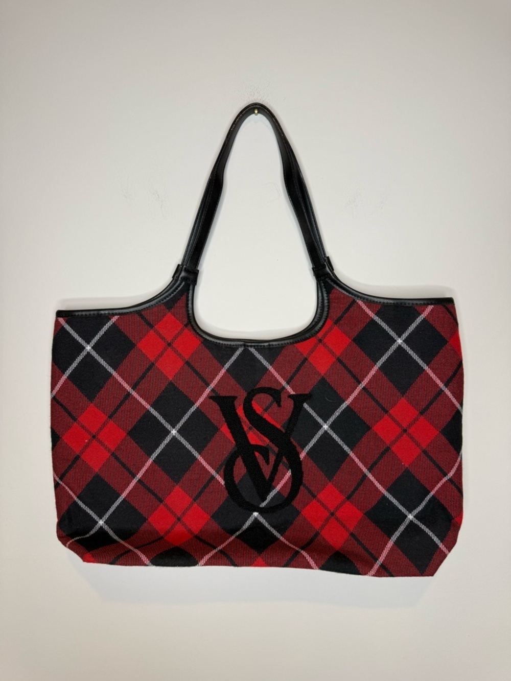 Victoria's Secret Plaid Tote Bag from the Black Friday 2023 collection - Picture 1 of 11